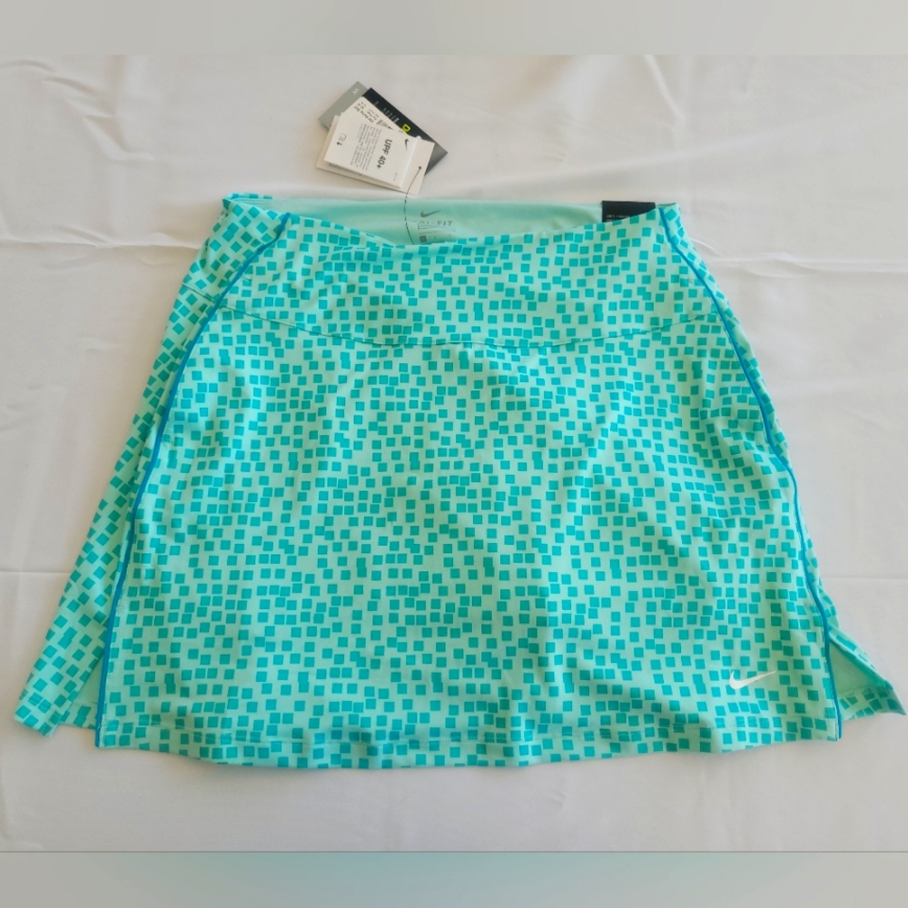 Nike Women's Golf Skort size Large New With tags